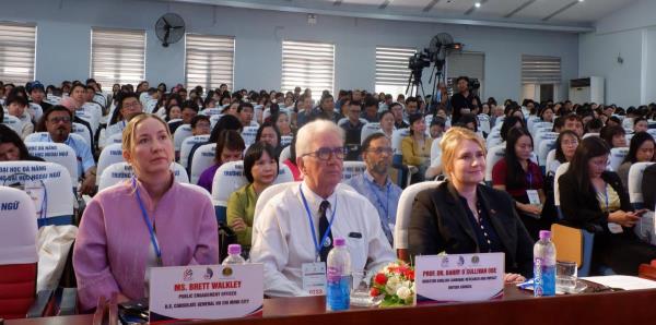 Nâng cao chất lượng và năng lực của đội ngũ giáo viên dạy Tiếng Anh trong giai đoạn mới
