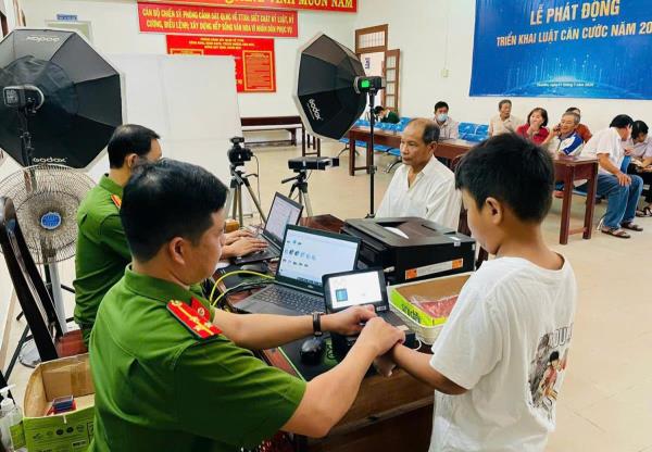 Nhận hồ sơ cấp căn cước và tài khoản định danh điện tử xuyên kỳ nghỉ Lễ 2-9