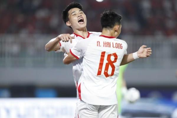 Video bóng đá Indonesia - Việt Nam: Phủ đầu đẳng cấp, bắn hạ pháo đài Pakansari (AFF Cup)