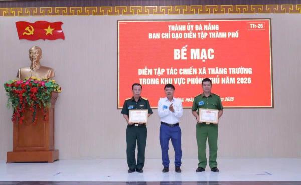 Công an cơ sở được khen thưởng tại diễn tập khu vực phòng thủ