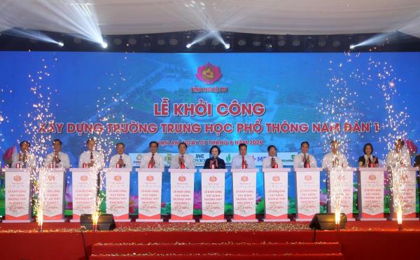 PHÓ THỦ TƯỚNG PHẠM THỊ THANH TRÀ  DỰ LỄ KHỞI CÔNG TRƯỜNG THPT NAM ĐÀN 1