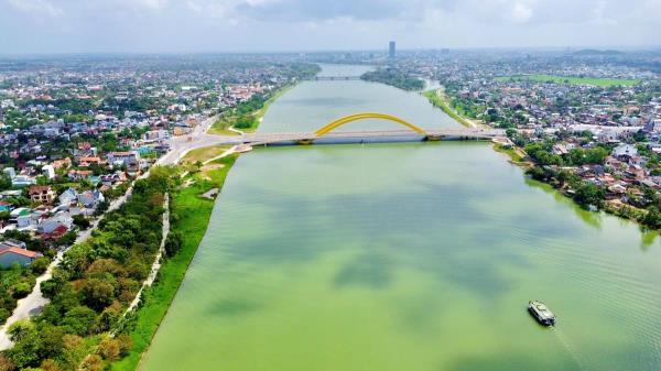 Huế nghiên cứu khai thác du lịch trên sông Hương gắn với thoát lũ