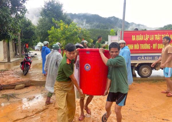 Di dời tài sản cho 23 người dân xã Tây Giang nằm trong khu vực nguy cơ sạt lở