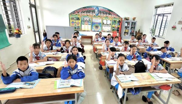 27/166 học sinh đến trường trong vụ phụ huynh phản đối chủ trương giải thể điểm lẻ
