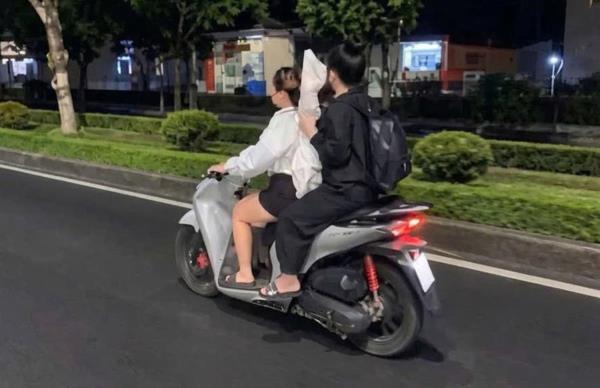 Trước ngầu, sau rầu