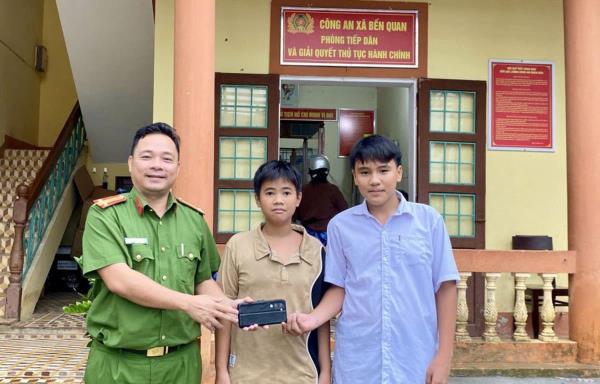 Biểu dương 2 học sinh ngoan
