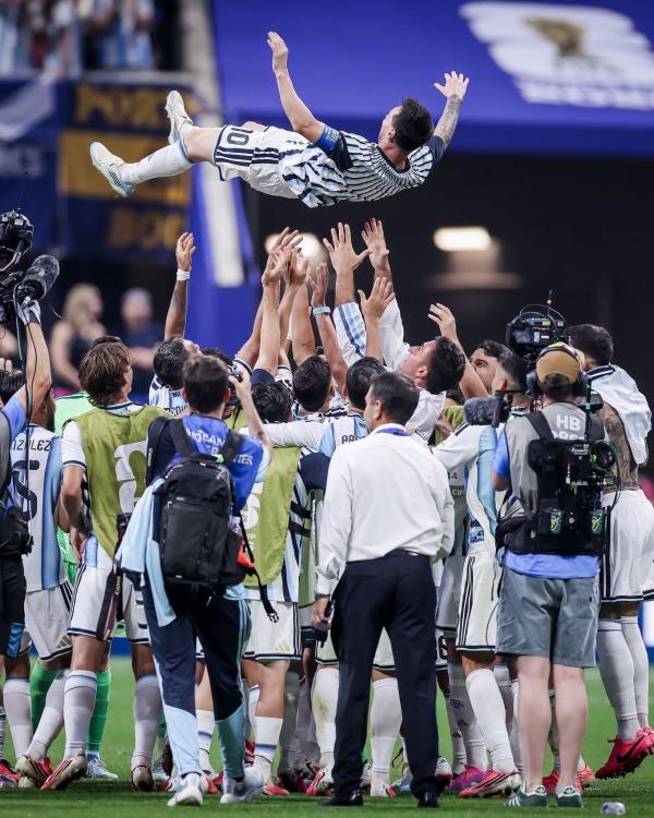 Messi trở lại khoác áo Albiceleste