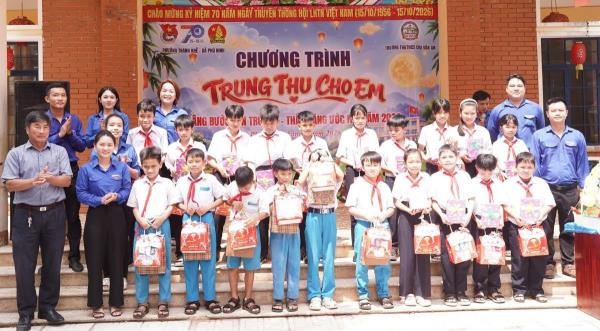 Mang Trung thu đến học sinh vùng cao
