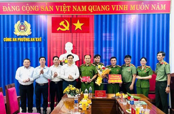 Khen thưởng Công an phường An Khê về thành tích nổi bật trong cao điểm 45 ngày đêm