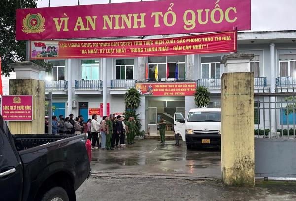 Công an xã đồng hành cùng đồng bào Gié-Triêng đi thi bằng lái