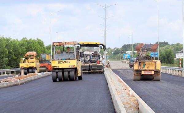 Cận cảnh nút giao Trì Bình - Dung Quất trước ngày khai thác