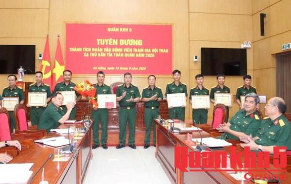 Quân khu 5 tuyên dương, khen thưởng VĐV dự Hội thao toàn quân