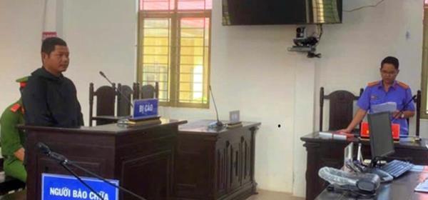Mua vũ khí quân dụng trên mạng xã hội, trả 18 tháng tù