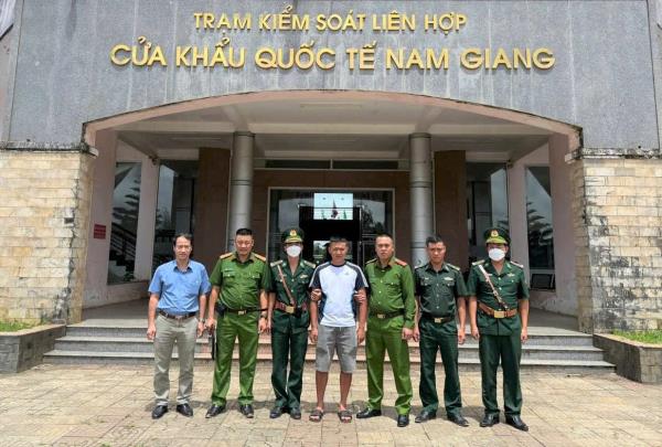 Vận động đối tượng bị truy nã từ Lào về Việt Nam đầu thú
