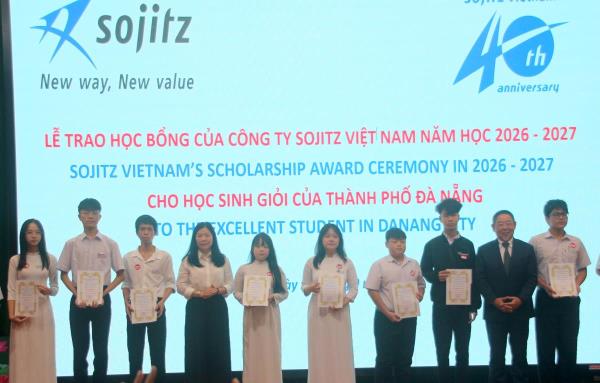 Công ty TNHH SOJITZ VIỆT NAM trao tặng 230 suất học bổng cho học sinh hiếu học có hoàn cảnh khó khăn tại TP Đà Nẵng