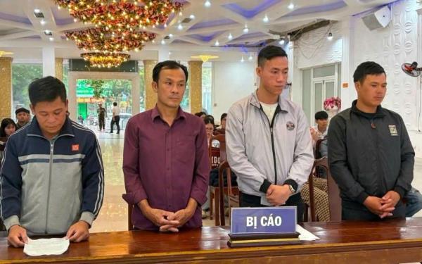 Dùng thuyền rượt đuổi rồi đánh nhau bằng mái chèo, 4 người lĩnh hơn 9 năm tù