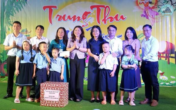 Ấm áp Trung thu dành cho trẻ em có hoàn cảnh khó khăn