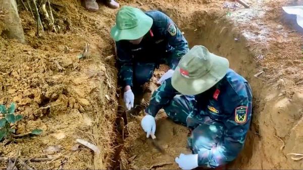 Tìm thấy hài cốt liệt sĩ cạnh suối trong rừng cộng đồng ở Huế