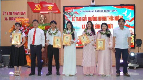42 học sinh, sinh viên xuất sắc được nhận Giải thưởng Huỳnh Thúc Kháng