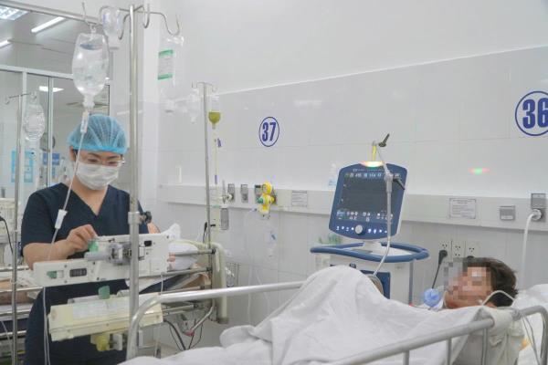 Kịp thời cứu sống thiếu niên 17 tuổi đa chấn thương, rách động mạch chủ sau tai nạn giao thông