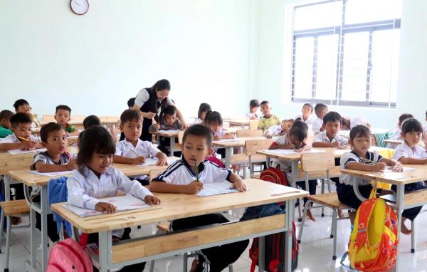 Những ngôi trường mới nơi phên dậu Tổ quốc (Bài cuối: Từ lớp học mới, mở cánh cửa tương lai nơi biên giới)