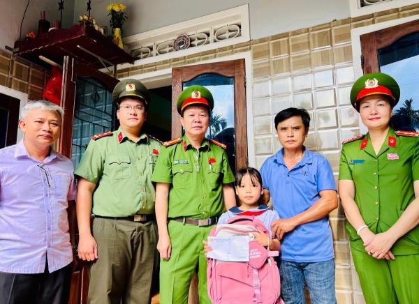Mang yêu thương đến các em trước thềm năm học mới