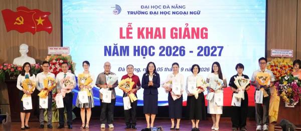 Hơn 1,2 tỉ đồng học hỗ trợ cho sinh viên trường Đại học Ngoại ngữ Đà Nẵng