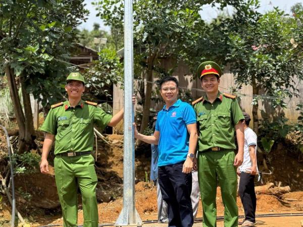 Thắp sáng bản làng vùng cao Trà Leng