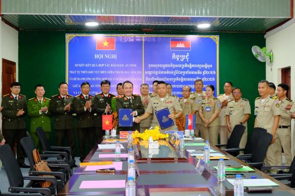 Công an tỉnh Lâm Đồng và Công an tỉnh Mondulkiri - Vương quốc Campuchia tăng cường hợp tác bảo vệ đường biên