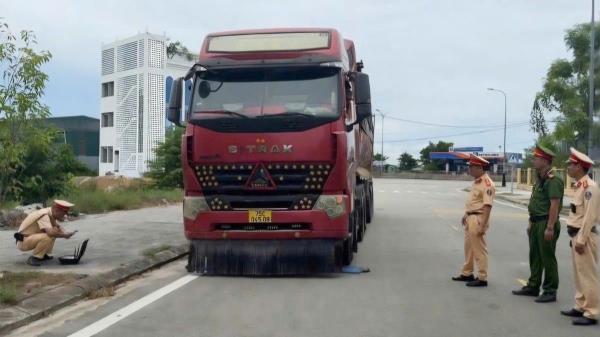 CSGT Huế siết vi phạm xe kinh doanh vận tải