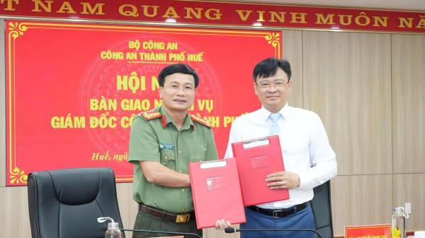 Bàn giao nhiệm vụ Giám đốc Công an thành phố Huế