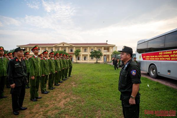 Lực lượng diễu binh CAND hành quân lên Điện Biên Phủ