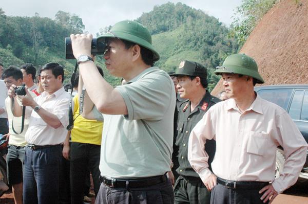 Bài 1: Bí ẩn lá cờ có ngôi sao 6 cánh