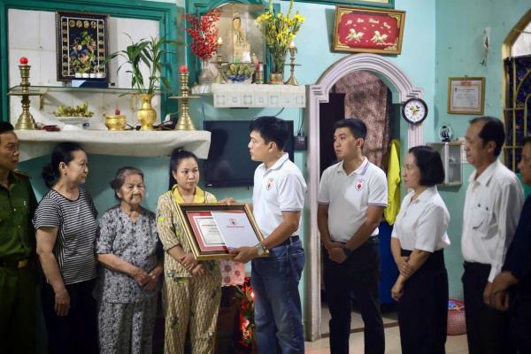 Tri ân Đại uý Nguyễn Hoàng Minh dũng cảm cứu 3 cháu nhỏ đuối nước