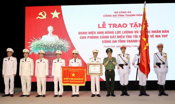 Phòng Cảnh sát điều tra tội phạm về ma tuý, Công an tỉnh Thanh Hoá đón danh hiệu Anh hùng LLVTND