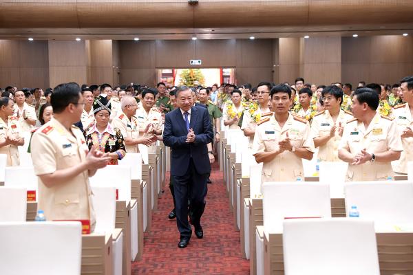 Tổng Bí thư Tô Lâm gặp mặt thân mật điển hình tiên tiến Đại hội Thi đua Vì an ninh Tổ quốc