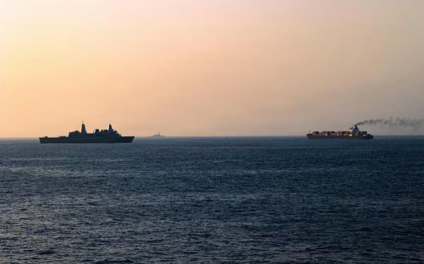 Tổng thống Trump ra lệnh khẩn sau khi Iran tuyên bố thu được tiền quá cảnh của tàu bè ở Hormuz