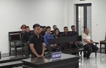 Lãnh án vì nói chuyện bằng dao