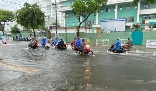 Cử tri kiến nghị thành phố sớm xử lý các vấn đề đô thị, dân sinh bức thiết