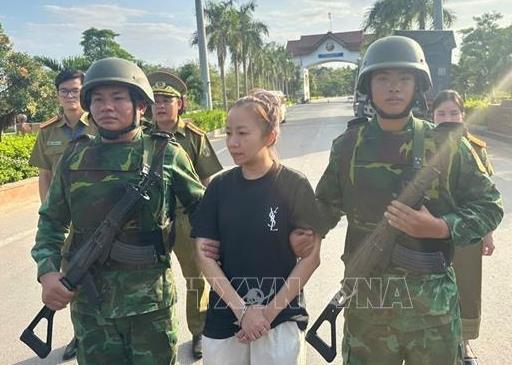 Lưới trời lồng lộng, tuy thưa nhưng khó thoát