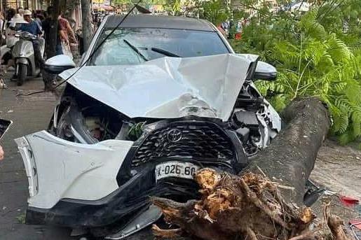 Vụ nữ tài xế lái ô tô gây tai nạn liên hoàn ở Hà Nội: Một nạn nhân đã tử vong