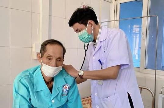 Cứu sống cụ ông 71 tuổi ho ra máu sét đánh