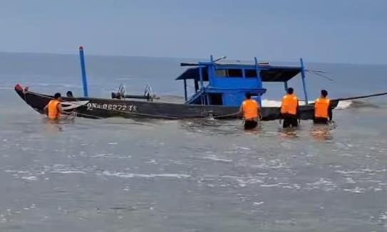 Cứu ngư dân gặp nạn