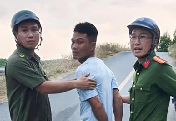 Sát hại vợ rồi ôm con bỏ trốn