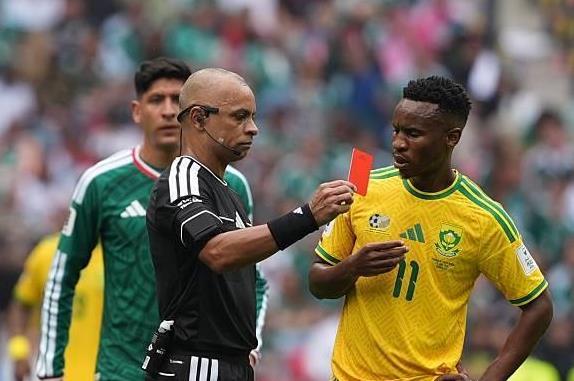 World Cup 2026 khai màn với 3 thẻ đỏ