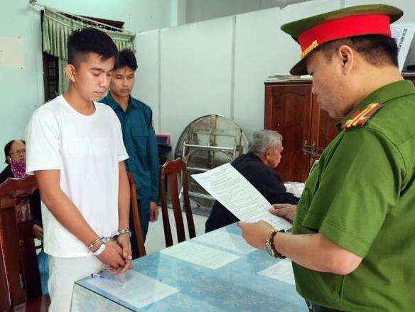 Thuê xe ô-tô đem bán lấy tiền đánh bạc