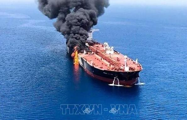 IRGC thông tin vụ siêu tàu chở dầu bốc cháy tại eo biển Hormuz