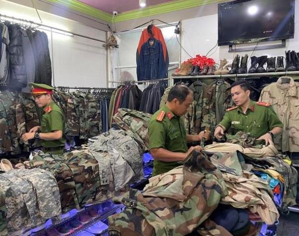 Bán đồ vằn vện lậu