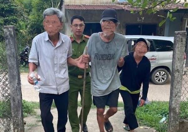Giúp đỡ người khuyết tật đi lạc về nhà an toàn