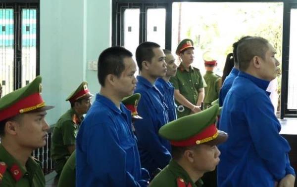 Nhóm đối tượng sử dụng công nghệ cao mua bán ma túy cùng xộ khám